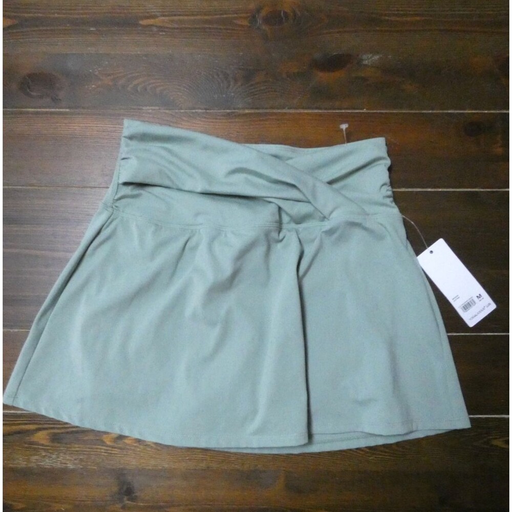 Yogalicious Lux Women's M NWT Crosstown Skort in Lily Pad Green $62 Stretch